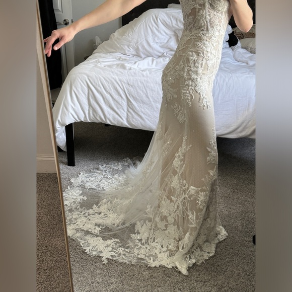 Wedding Dress-Never Worn - Picture 6 of 15